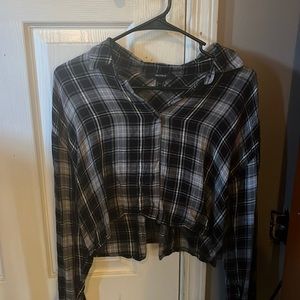 Black plaid cropped button up shirt